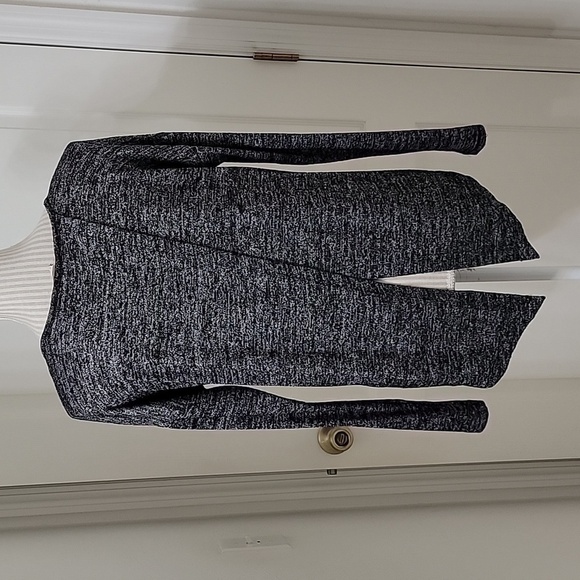 Forever 21, Size M Open Back Marled Black / Gray Long Sleeve Top. - Picture 3 of 10